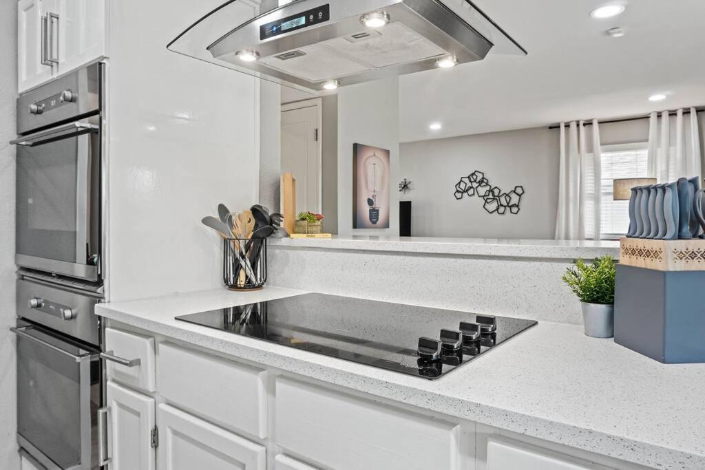 Casa de férias Awhile! Pool Table+ Fire-pit+ 4 Bedroom+ 2 Baths+ Game-room!