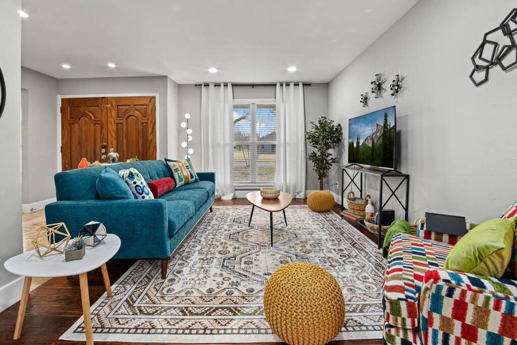 Awhile! Pool Table+ Fire-pit+ 4 Bedroom+ 2 Baths+ Game-room! Casa de férias
