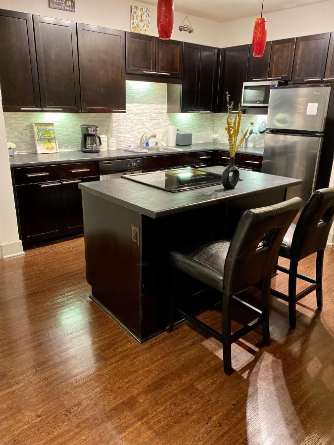 10 Mins From Downtown Apartment