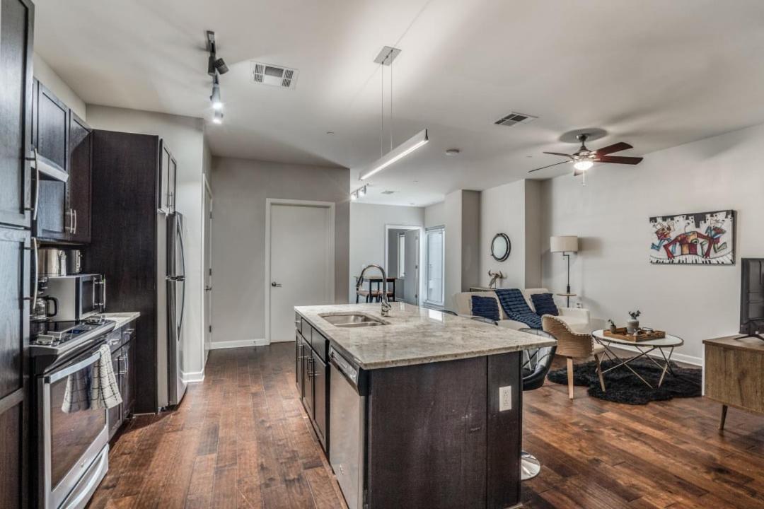 Stunning 2br Cozysuites With Lounge, Gym Apartment *