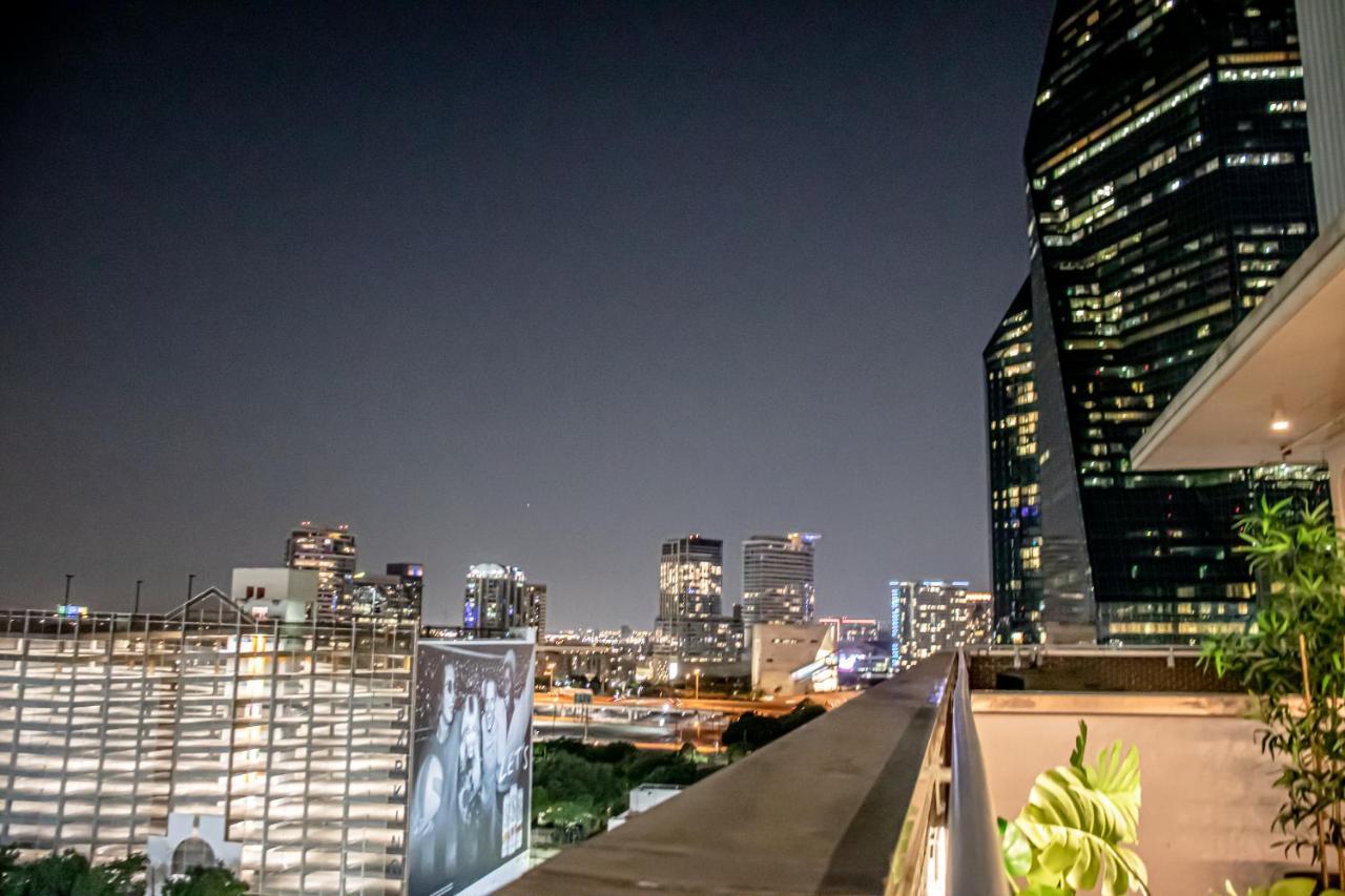Downtown Luxe Skyline Haven. Apartment