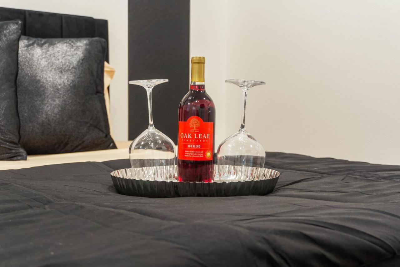 Apartment Queen Near Downtown Free Parking *