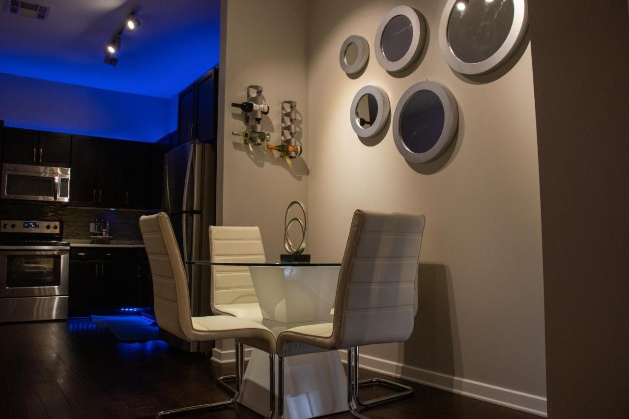 Downtown Luxe Skyline Haven. Apartment