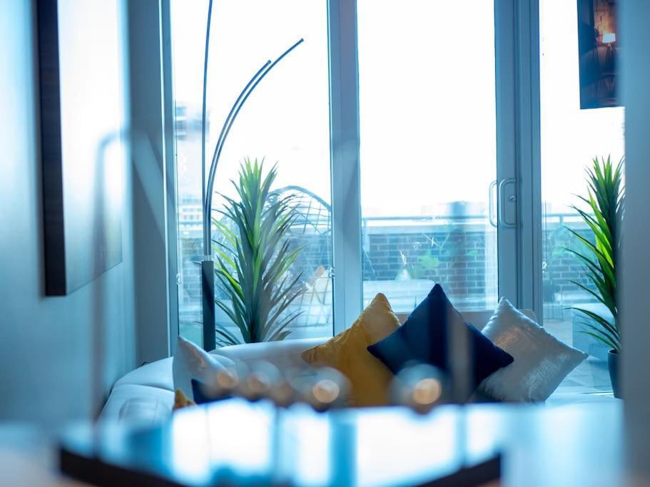 Downtown Luxe Skyline Haven. Apartment