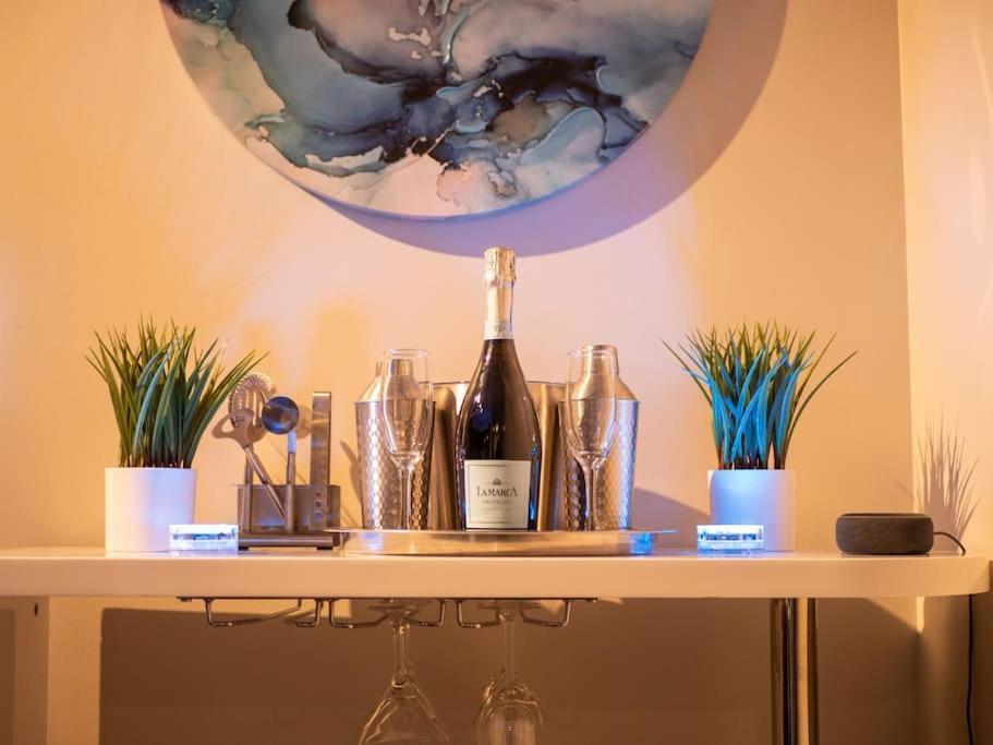 Apartment Downtown Luxe Skyline Haven. *