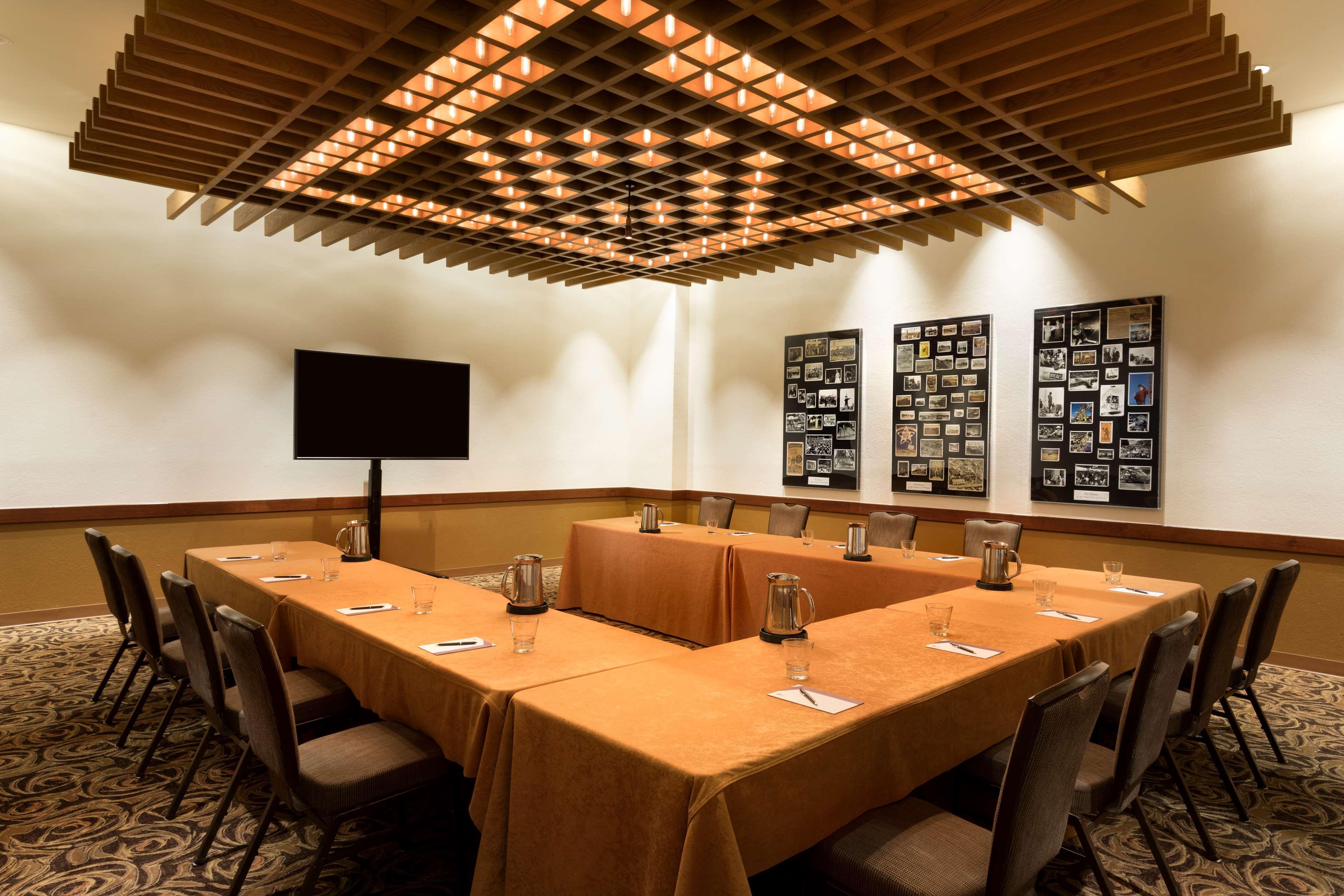 Hyatt Regency Hotel 4*