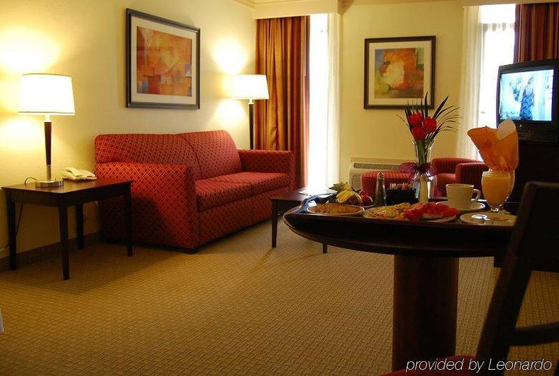 Field & Hotel 3*