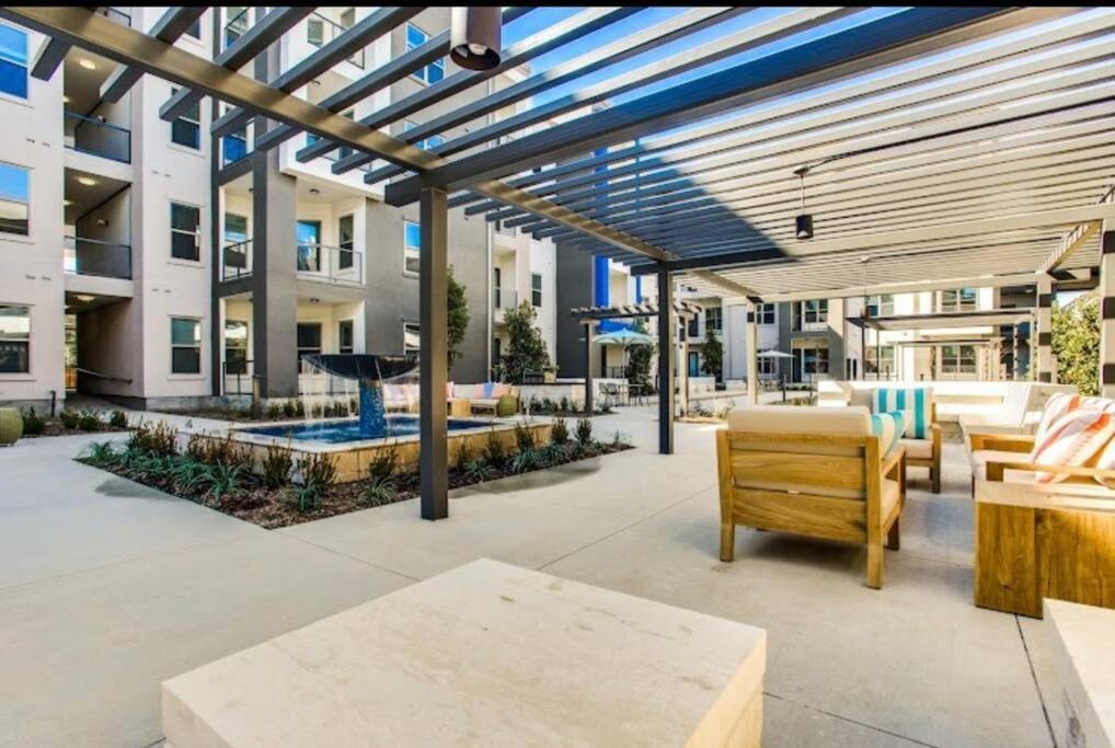 Apartment 2 Bedroom 2 Full Bth In The Heart Of Dallas! Great Location! Dallas