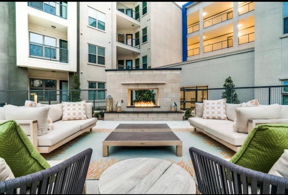 Apartment 2 Bedroom 2 Full Bth In The Heart Of Dallas! Great Location! Dallas