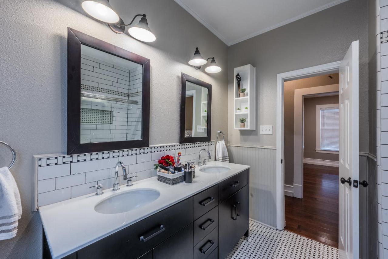 Charming Craftsman Close By Bishop Arts & Downtown Holiday home