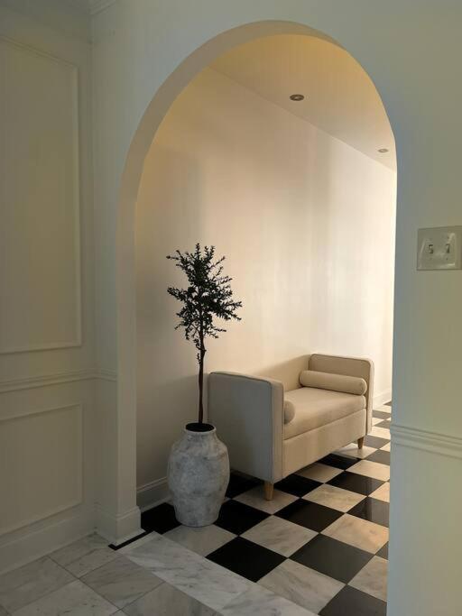 Mr. Nomad: Artistic Abode In Uptown *
