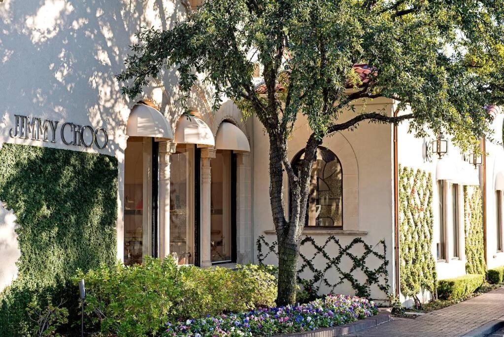 Mr. Nomad: Artistic Abode In Uptown * Dallas