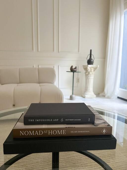 Mr. Nomad: Artistic Abode In Uptown Apartment
