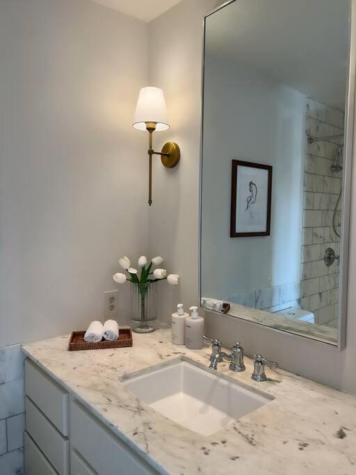 Mr. Nomad: Artistic Abode In Uptown Apartment