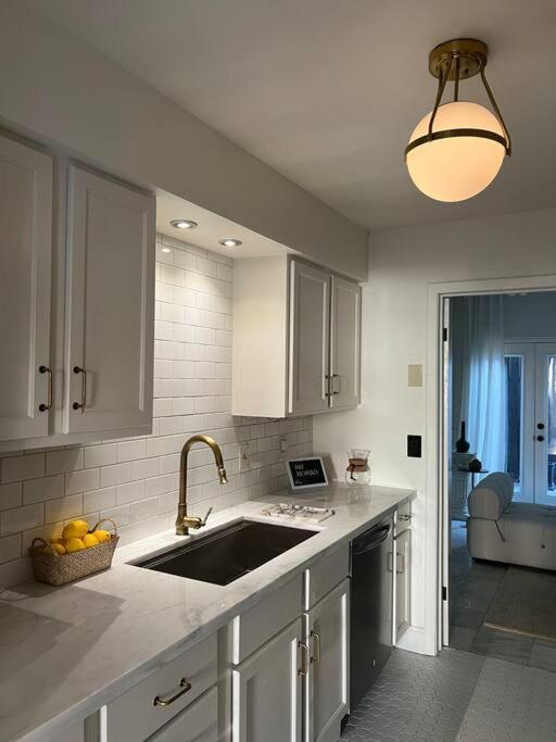 Mr. Nomad: Artistic Abode In Uptown Dallas