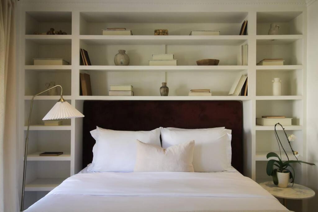 Mr. Nomad: Artistic Abode In Uptown *