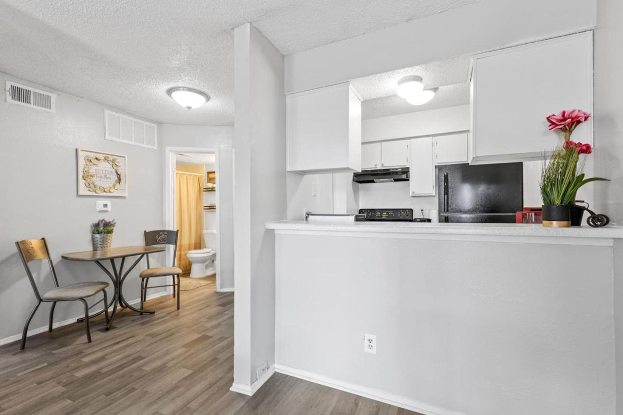 Cute Perfect For Long Term Dallas
