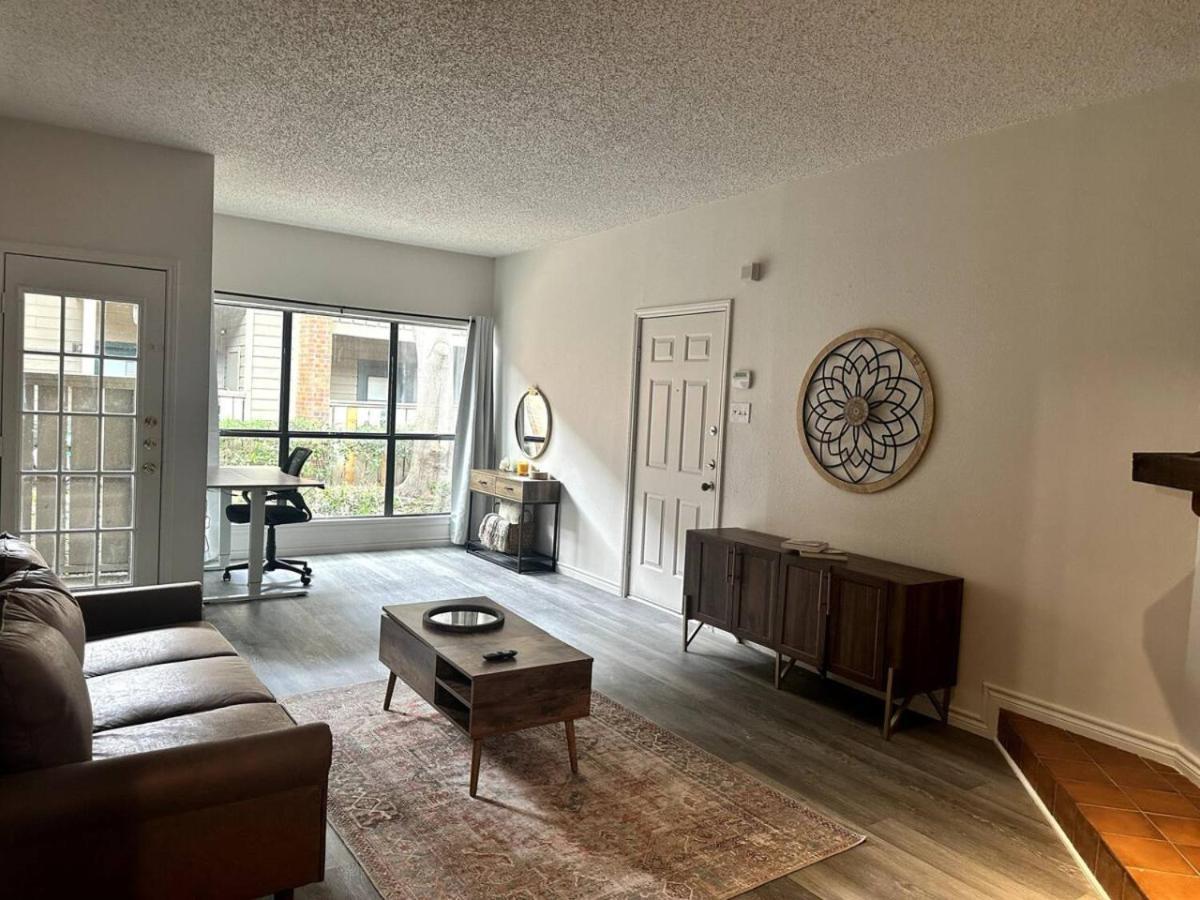 Cozy Rustic W Pool ,patio, Mailbox Apartment Dallas