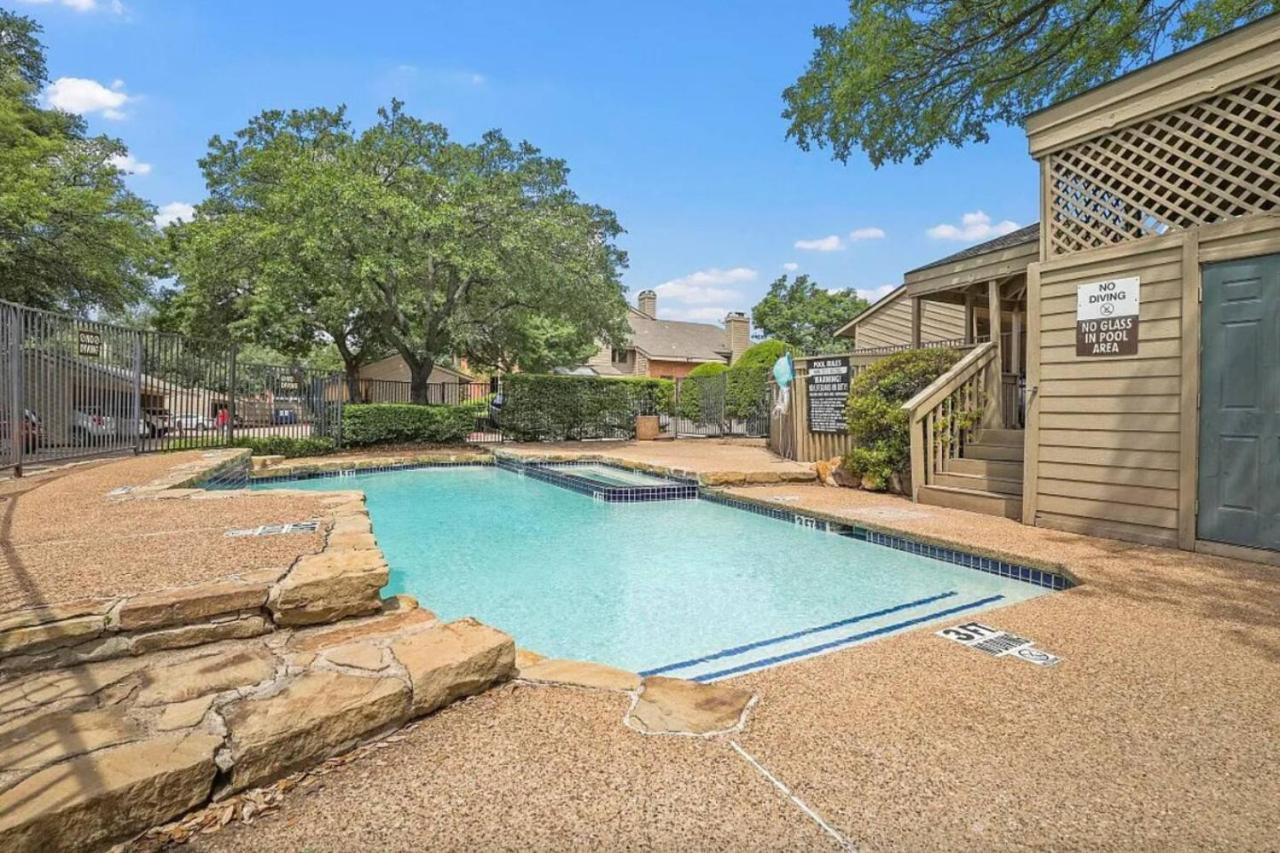 Cozy Rustic W Pool ,patio, Mailbox Dallas