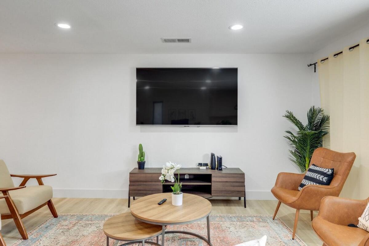 Superior 4br 2ba With Hot Tub & Grill Holiday home Dallas