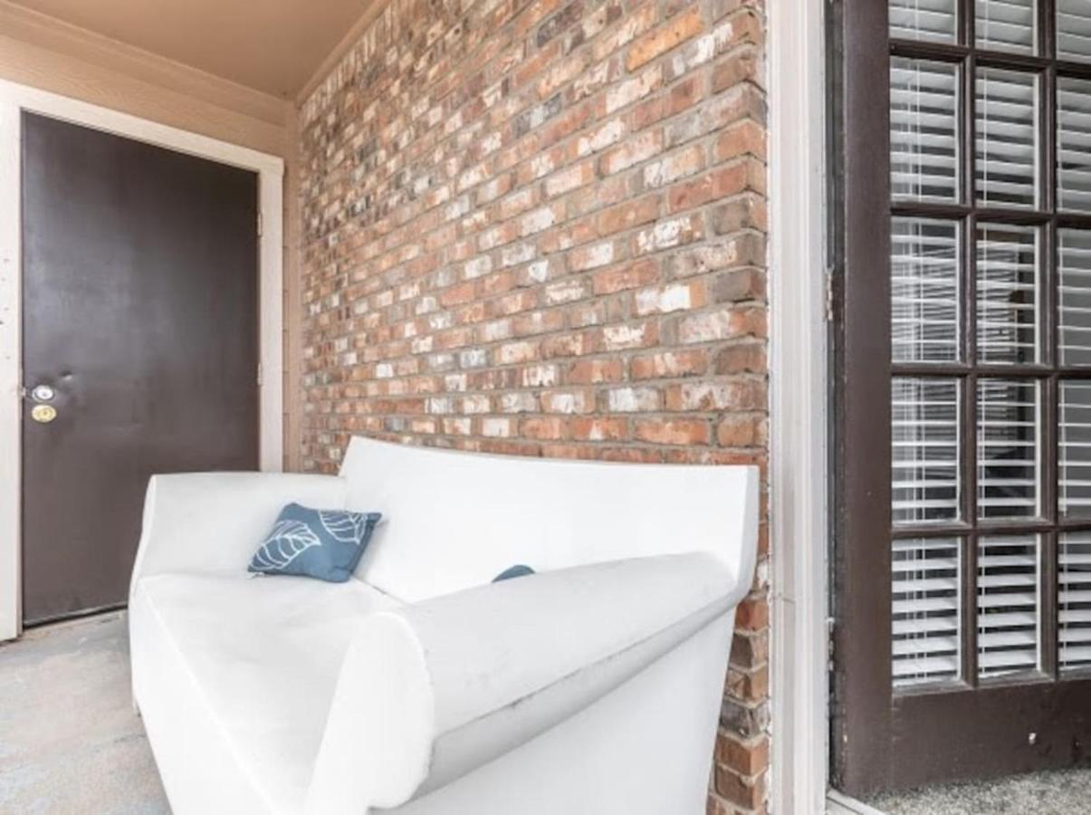 Apartment Affordable With Balcony
