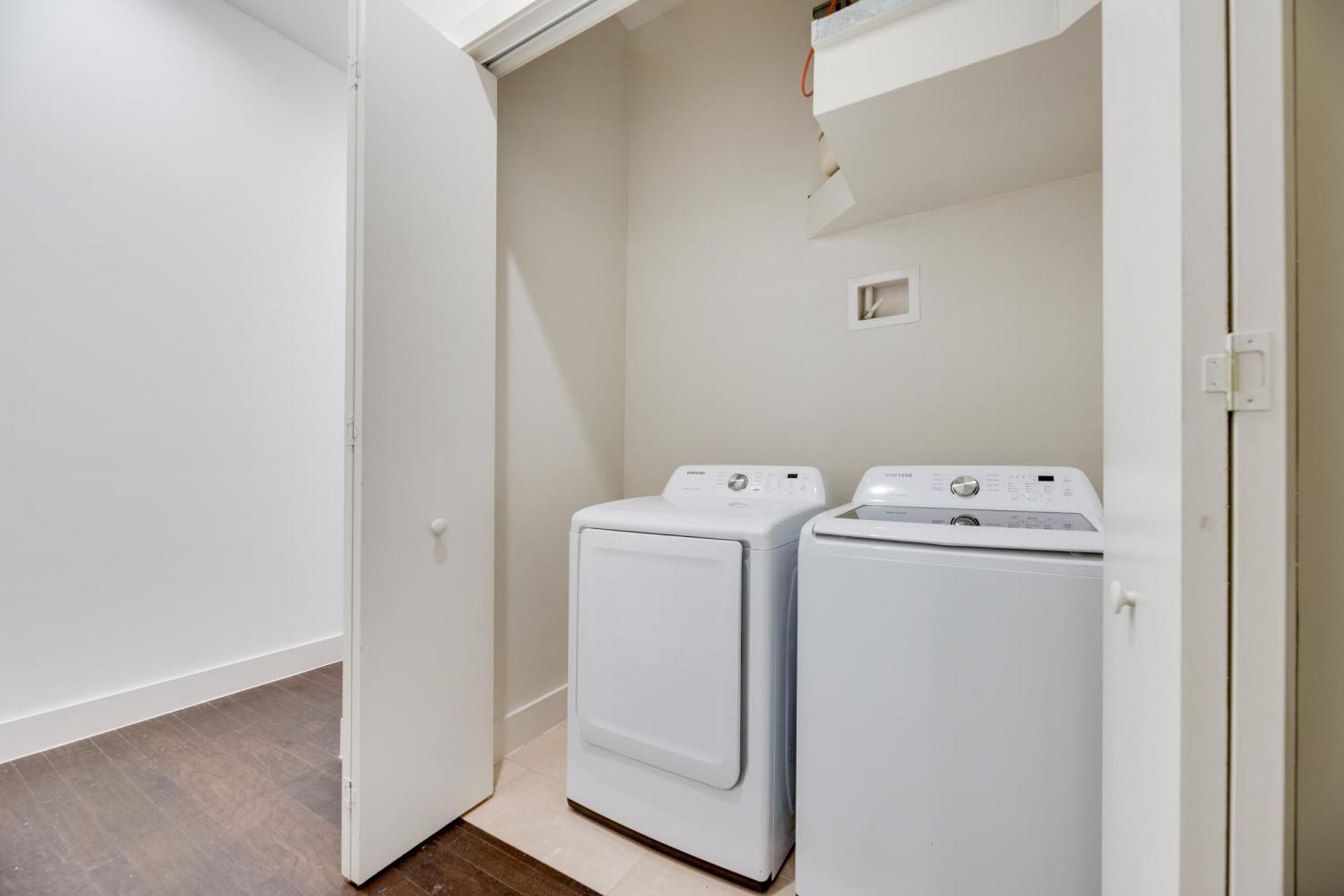Apartment Cozy Loft Style 2br I Gym I Parking I Workspace Dallas