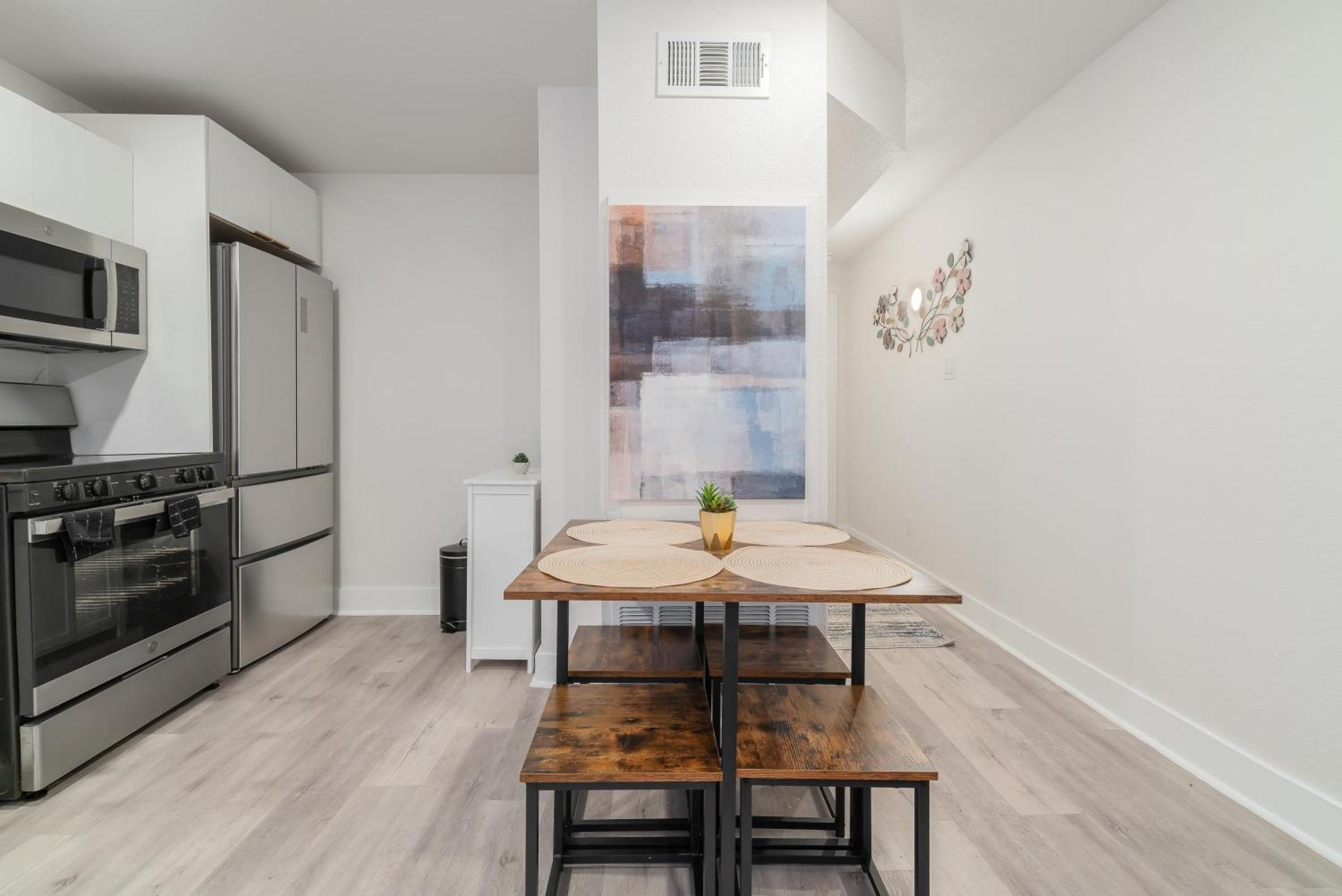 Downtown Modern Cozy Apartment