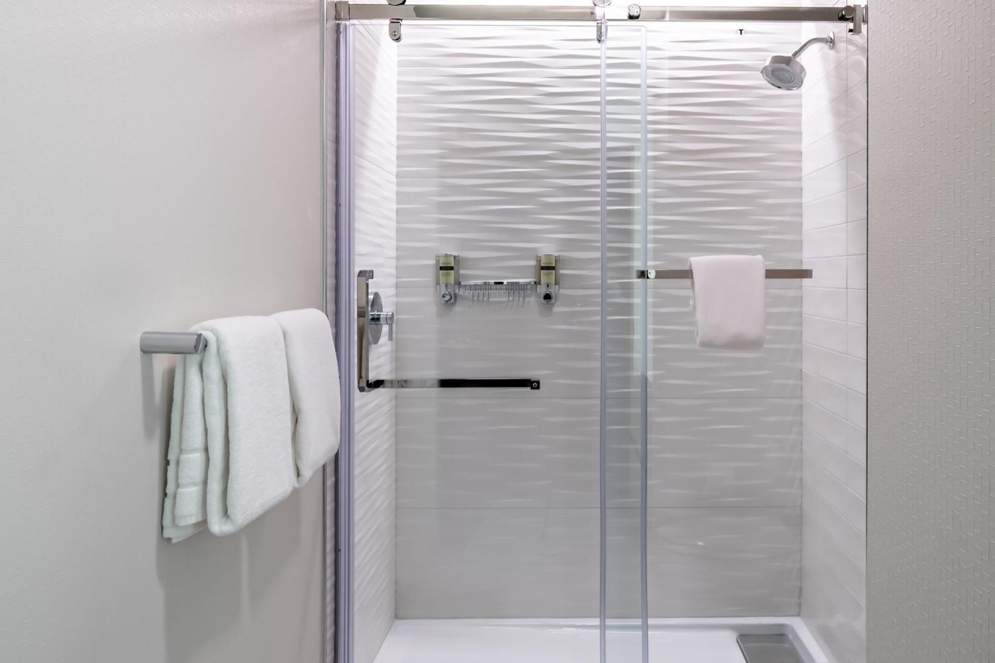 Element Downtown East Hotel 3*