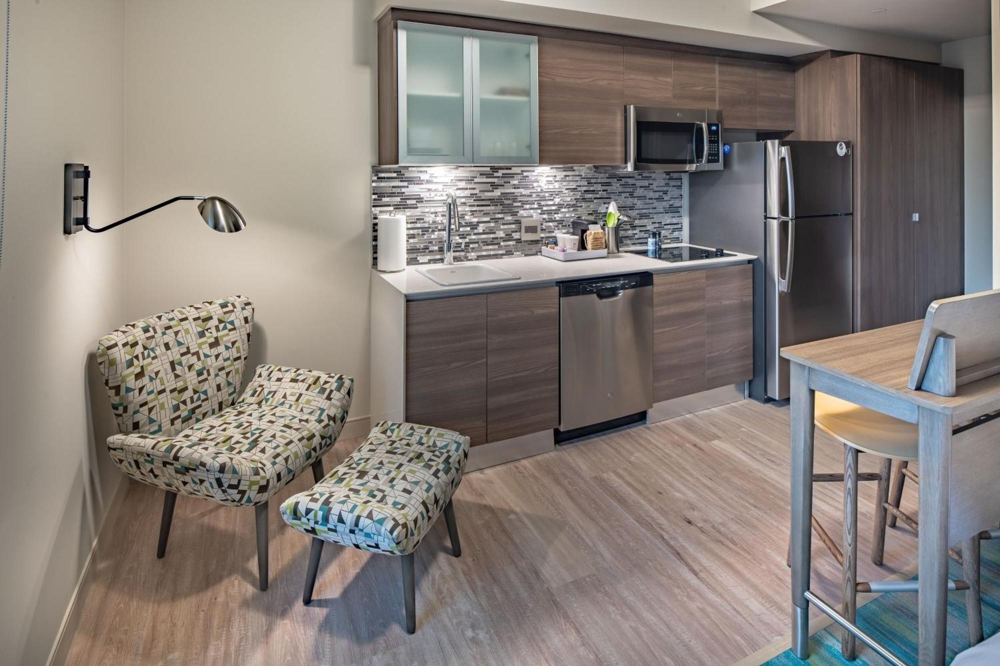Element Downtown East 3*