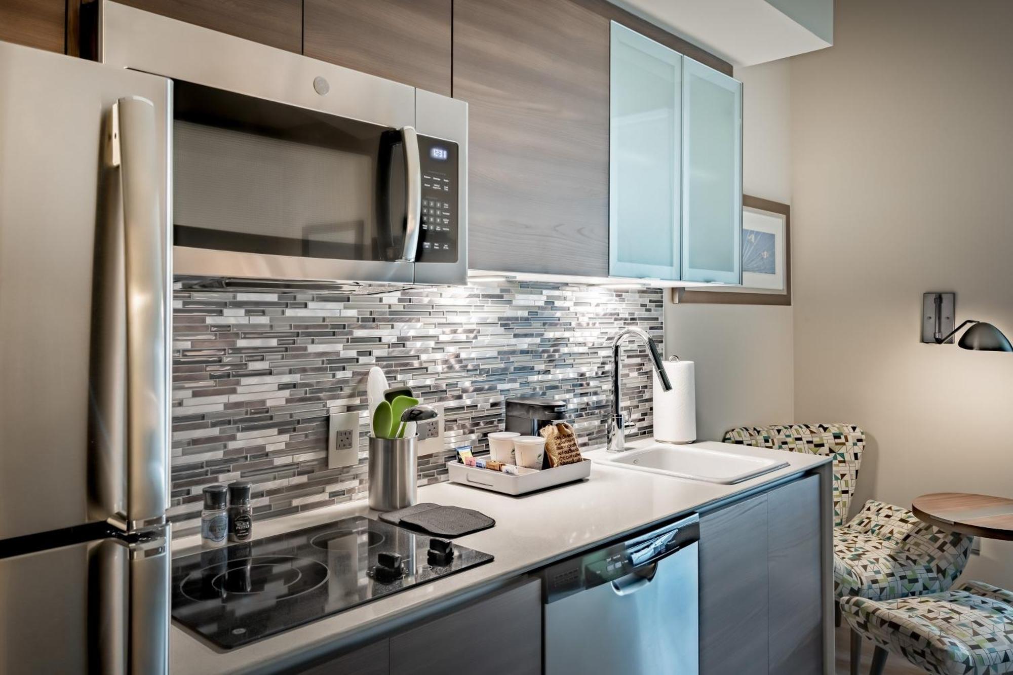 Element Downtown East Hotel 3*