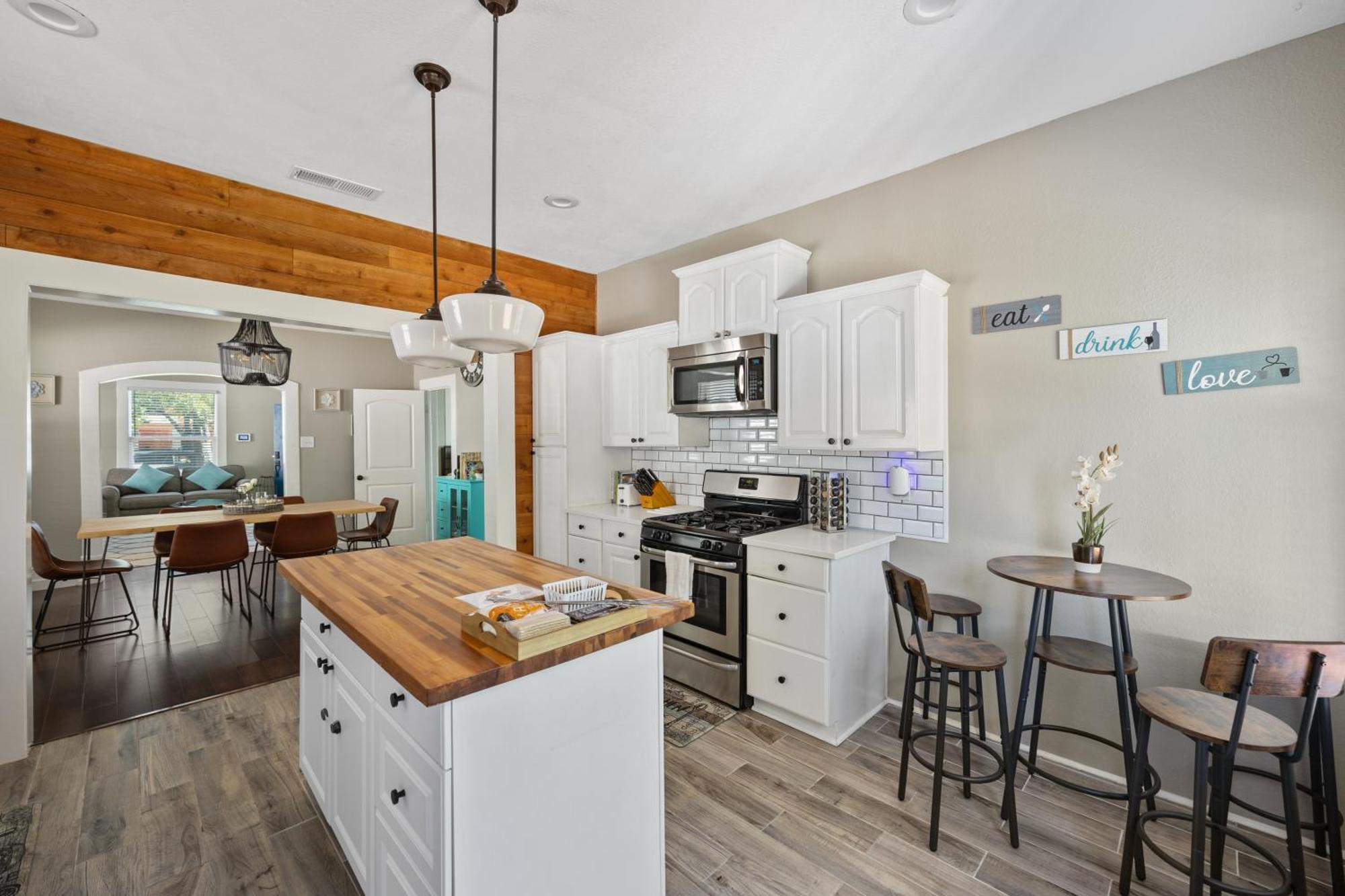 Holiday home Charming Craftsman Close By Bishop Arts & Downtown
