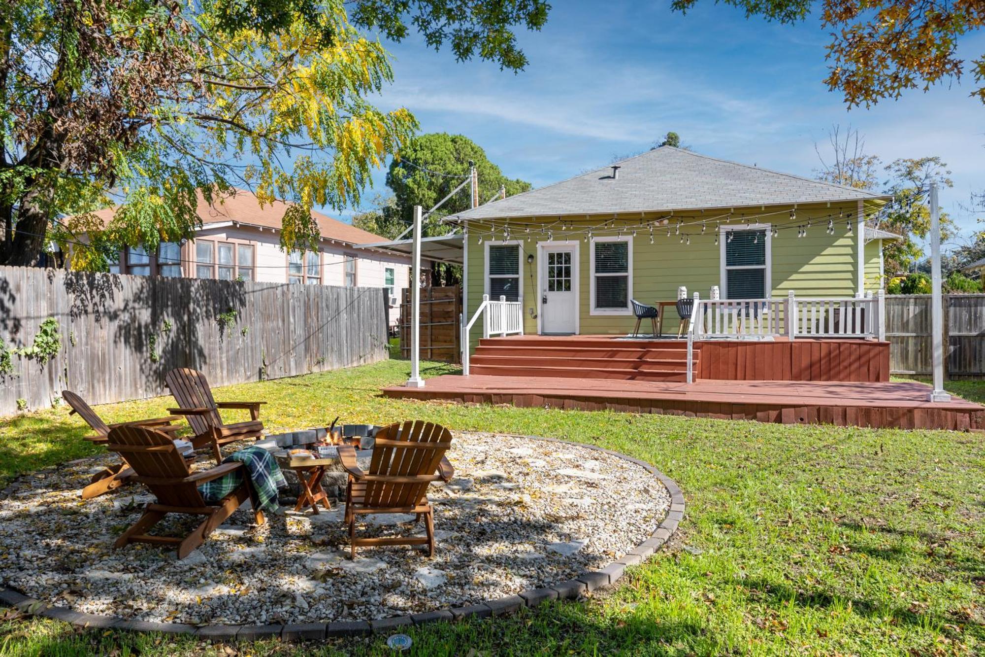 Charming Craftsman Close By Bishop Arts & Downtown Holiday home *