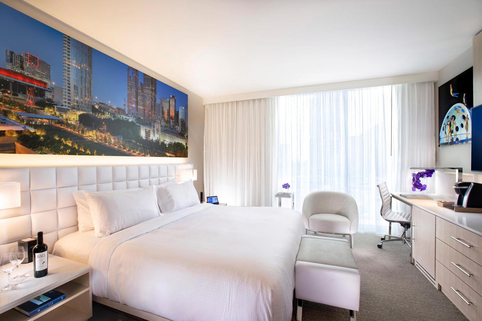 Hall Arts Dallas, Curio Collection By Hilton 5*