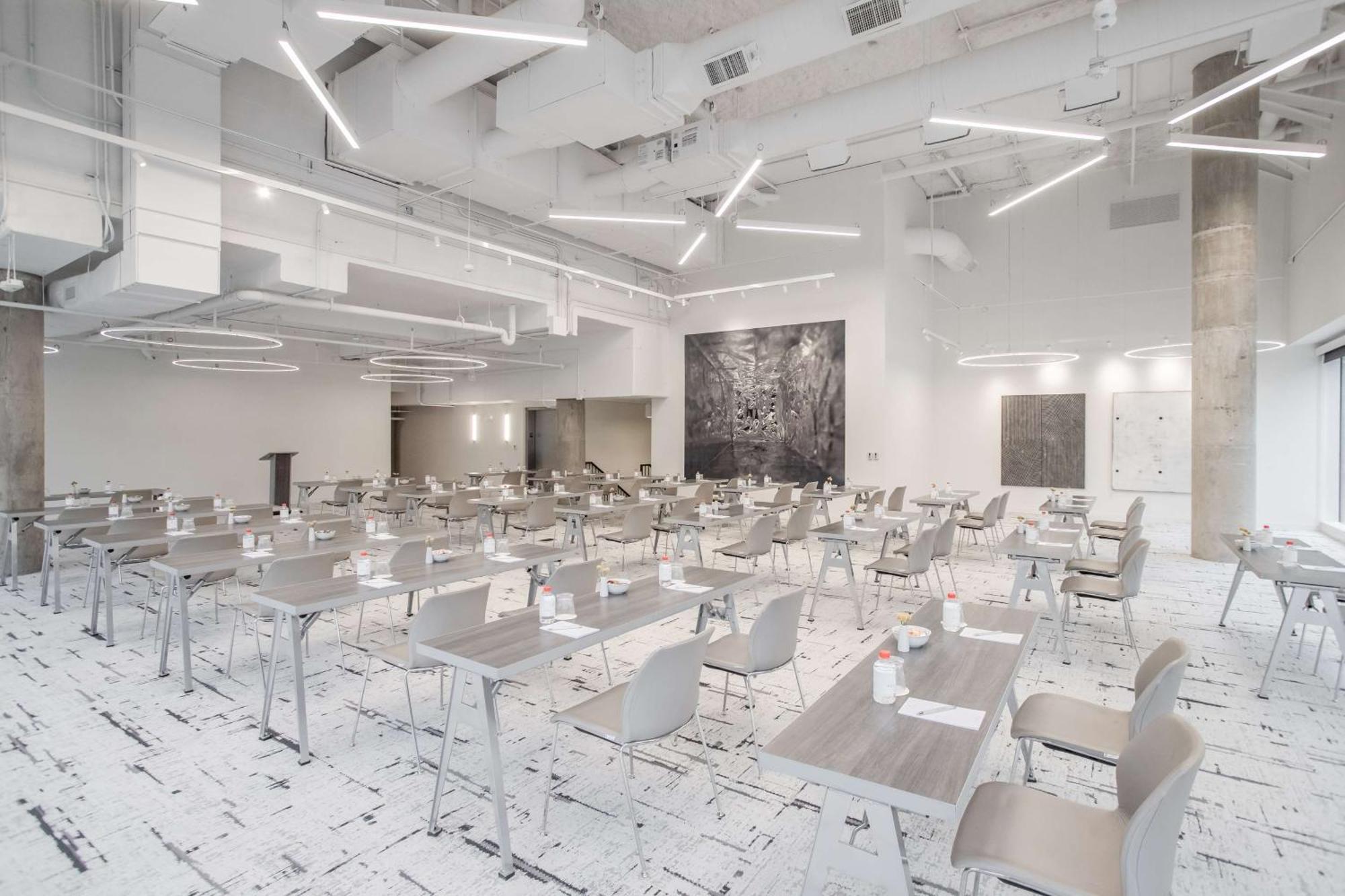 Hall Arts Dallas, Curio Collection By Hilton Hotel Dallas