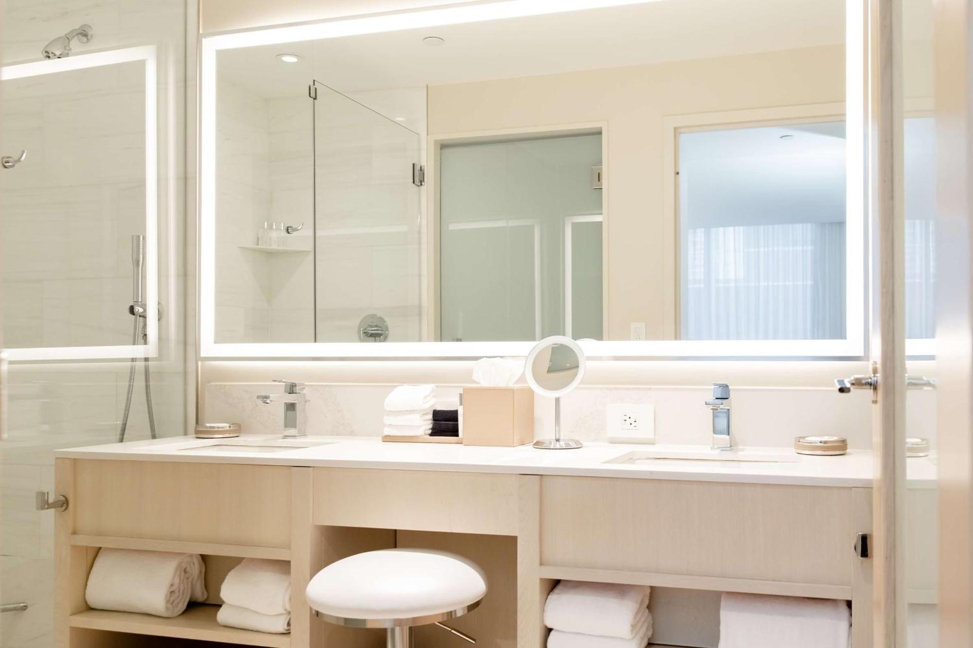 Hall Arts Dallas, Curio Collection By Hilton Hotel 5*