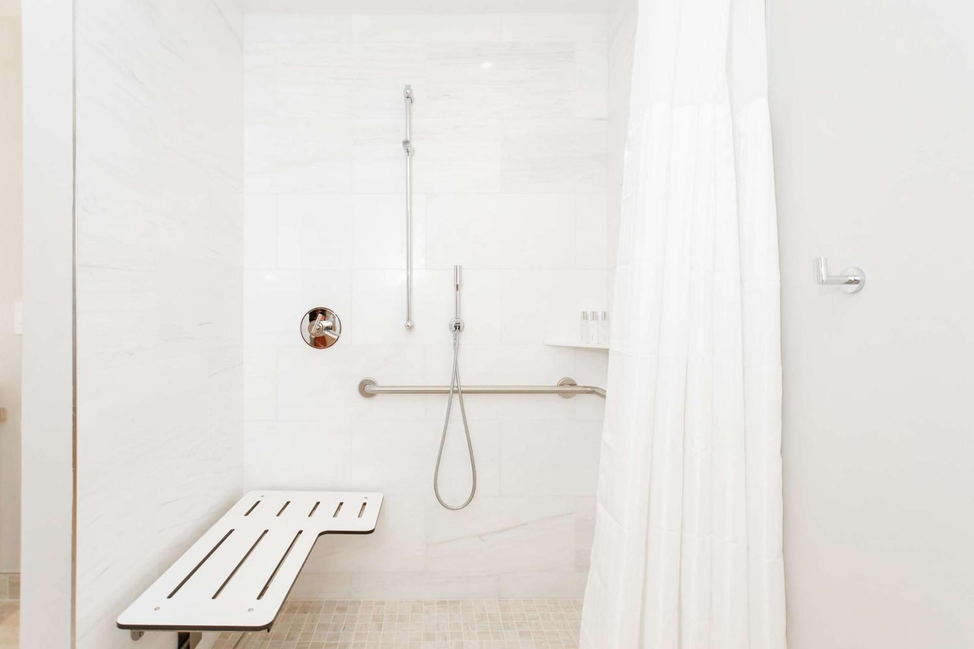 Hall Arts Dallas, Curio Collection By Hilton 5* Dallas