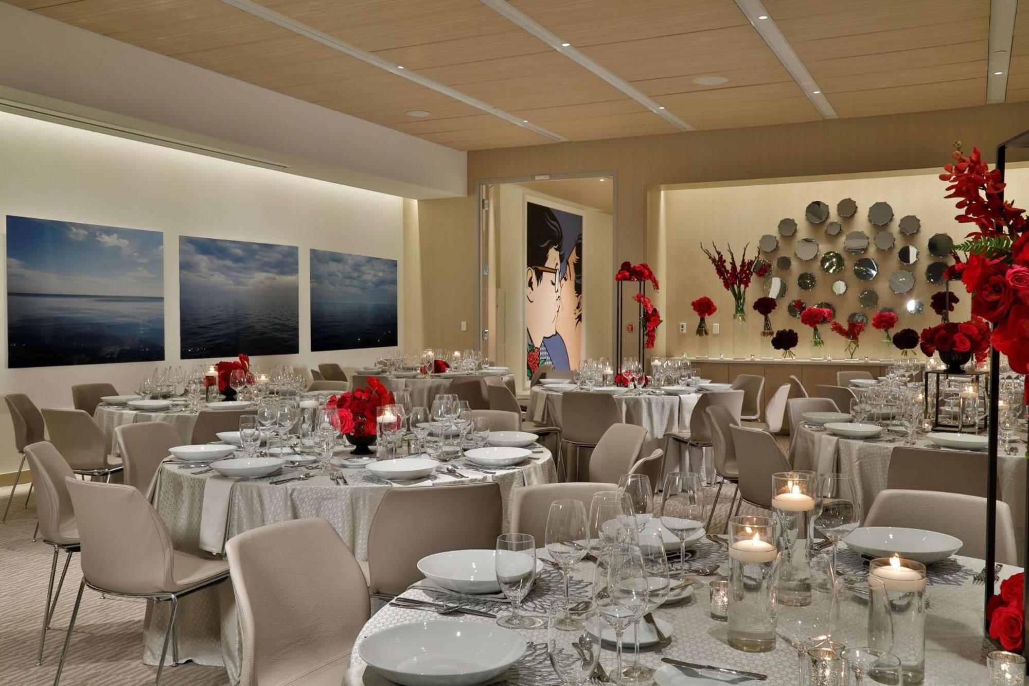 Hall Arts Dallas, Curio Collection By Hilton Hotel Dallas
