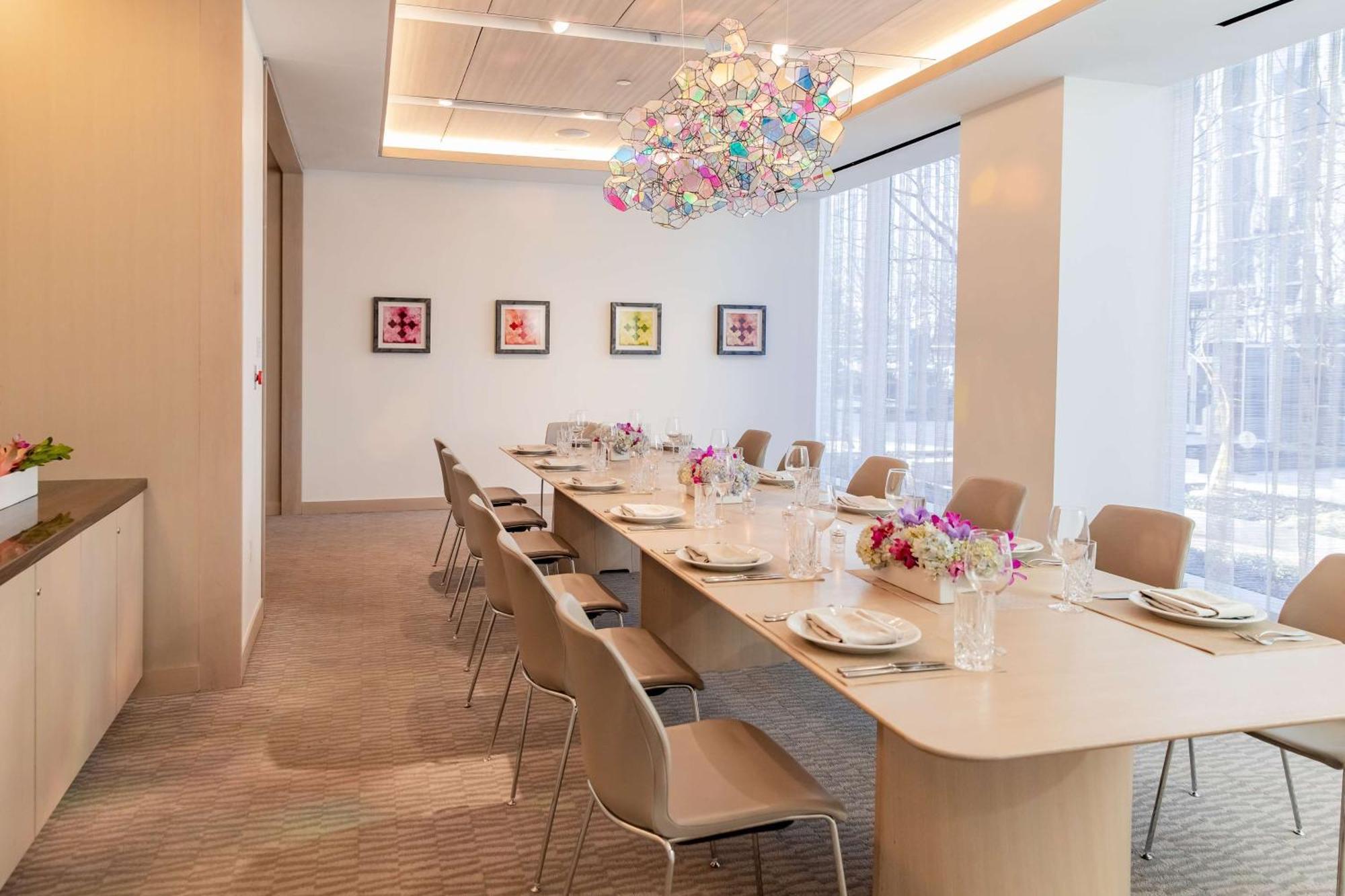 Hall Arts Dallas, Curio Collection By Hilton 5* Dallas
