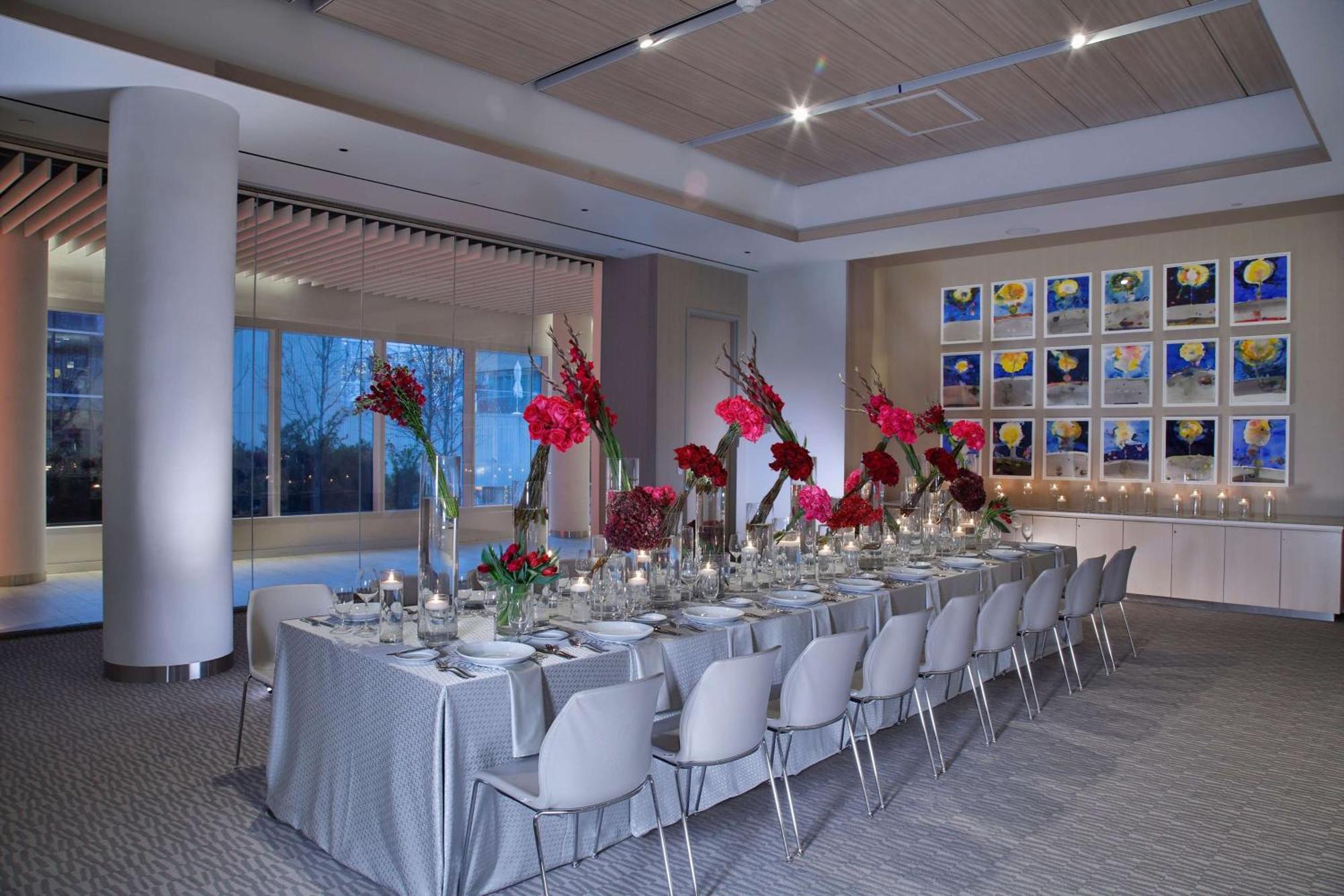 Hall Arts Dallas, Curio Collection By Hilton Hotel