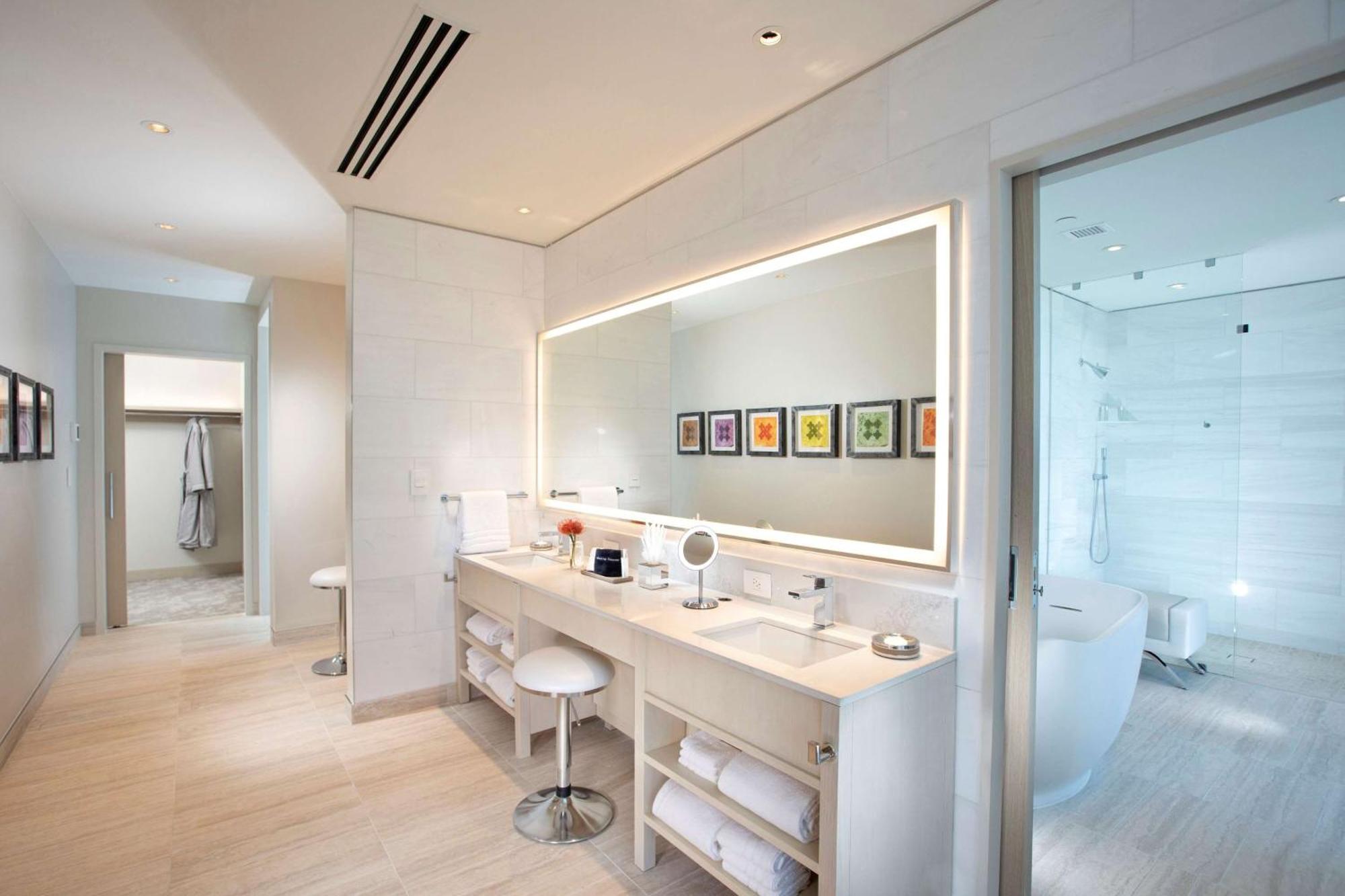 Hall Arts Dallas, Curio Collection By Hilton