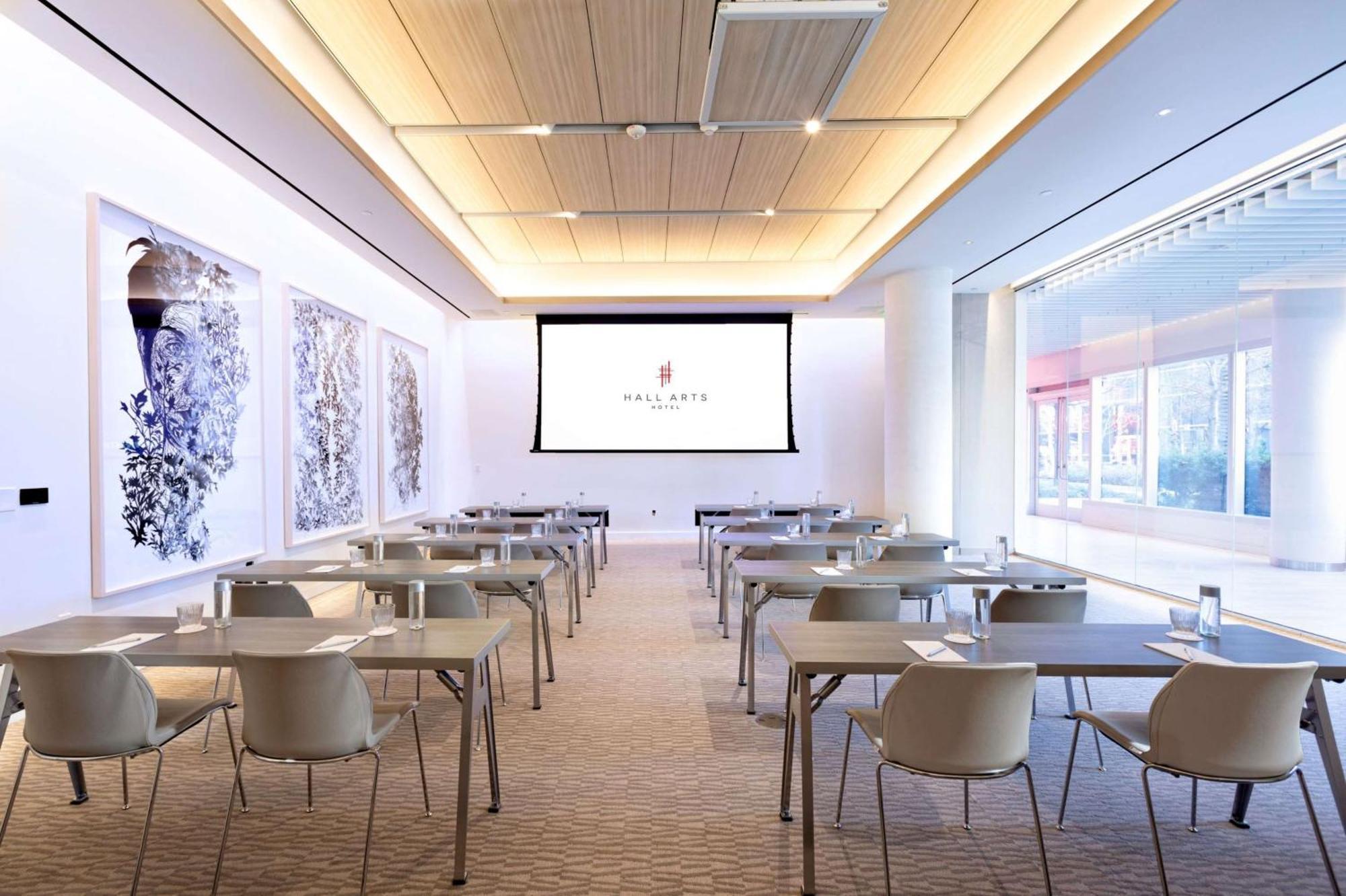Hall Arts Dallas, Curio Collection By Hilton 5* Dallas
