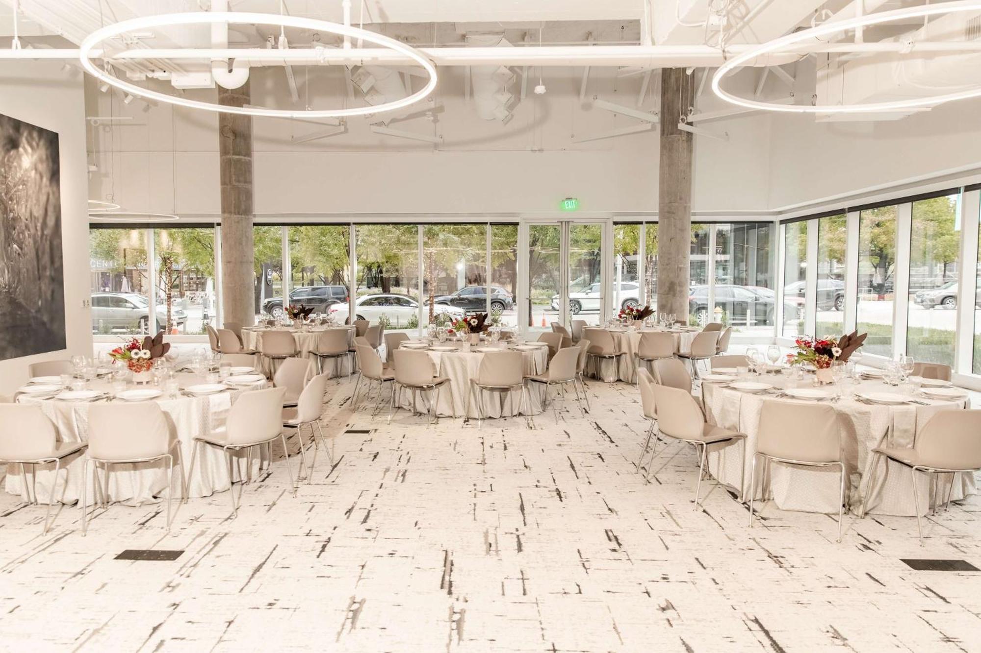 Hall Arts Dallas, Curio Collection By Hilton Hotel Dallas