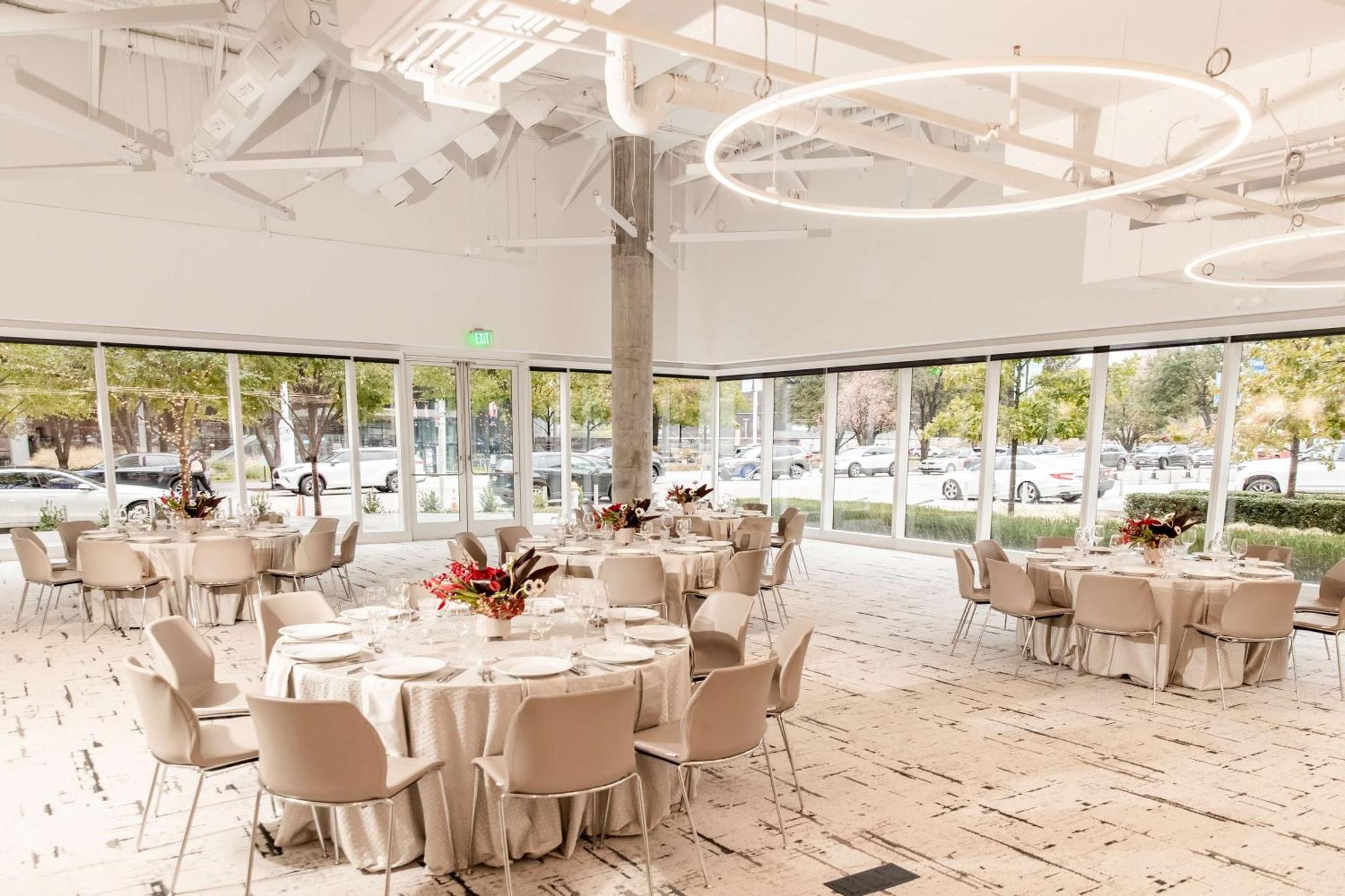 Hall Arts Dallas, Curio Collection By Hilton Hotel Dallas