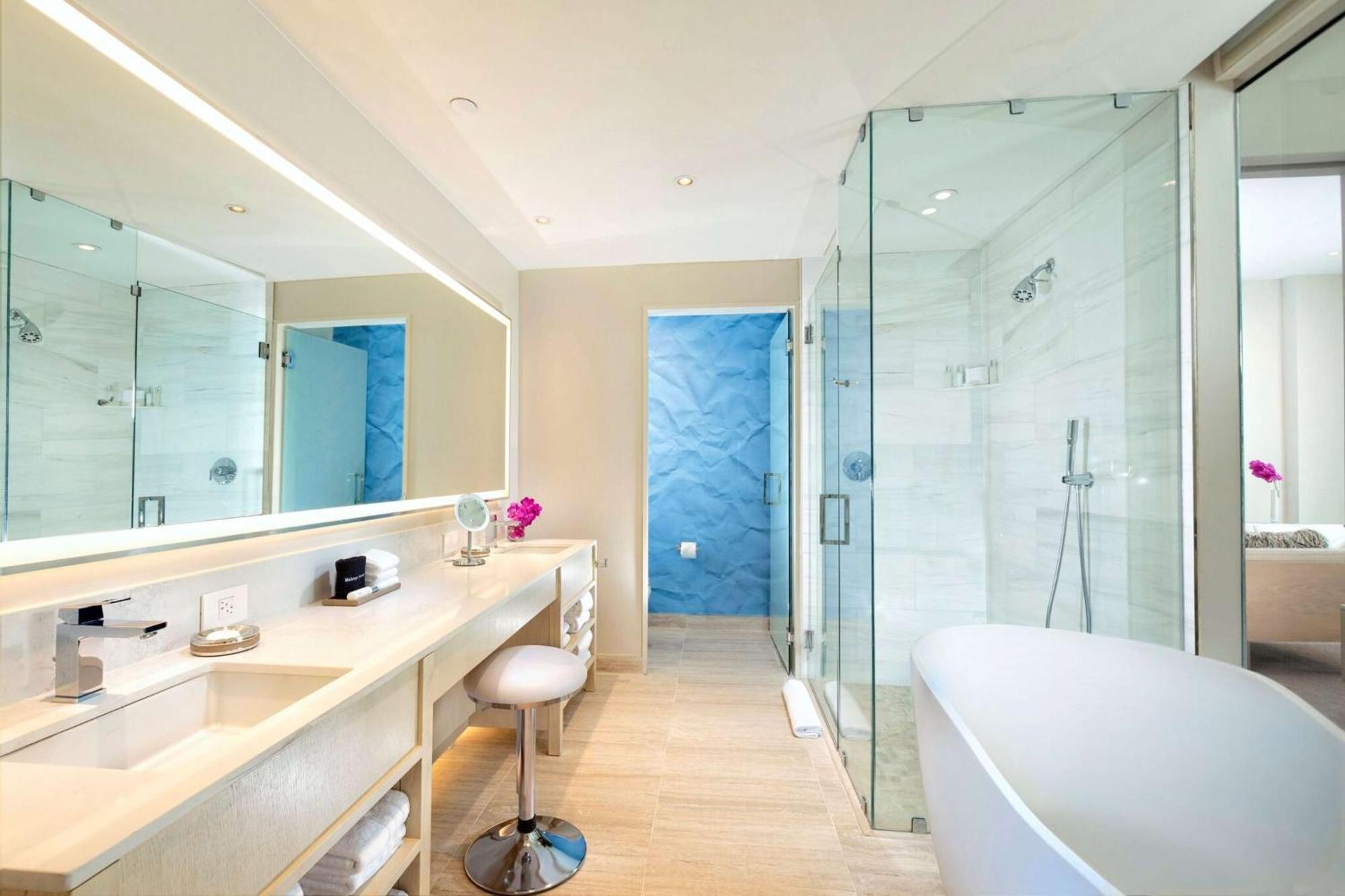 Hotel Hall Arts Dallas, Curio Collection By Hilton