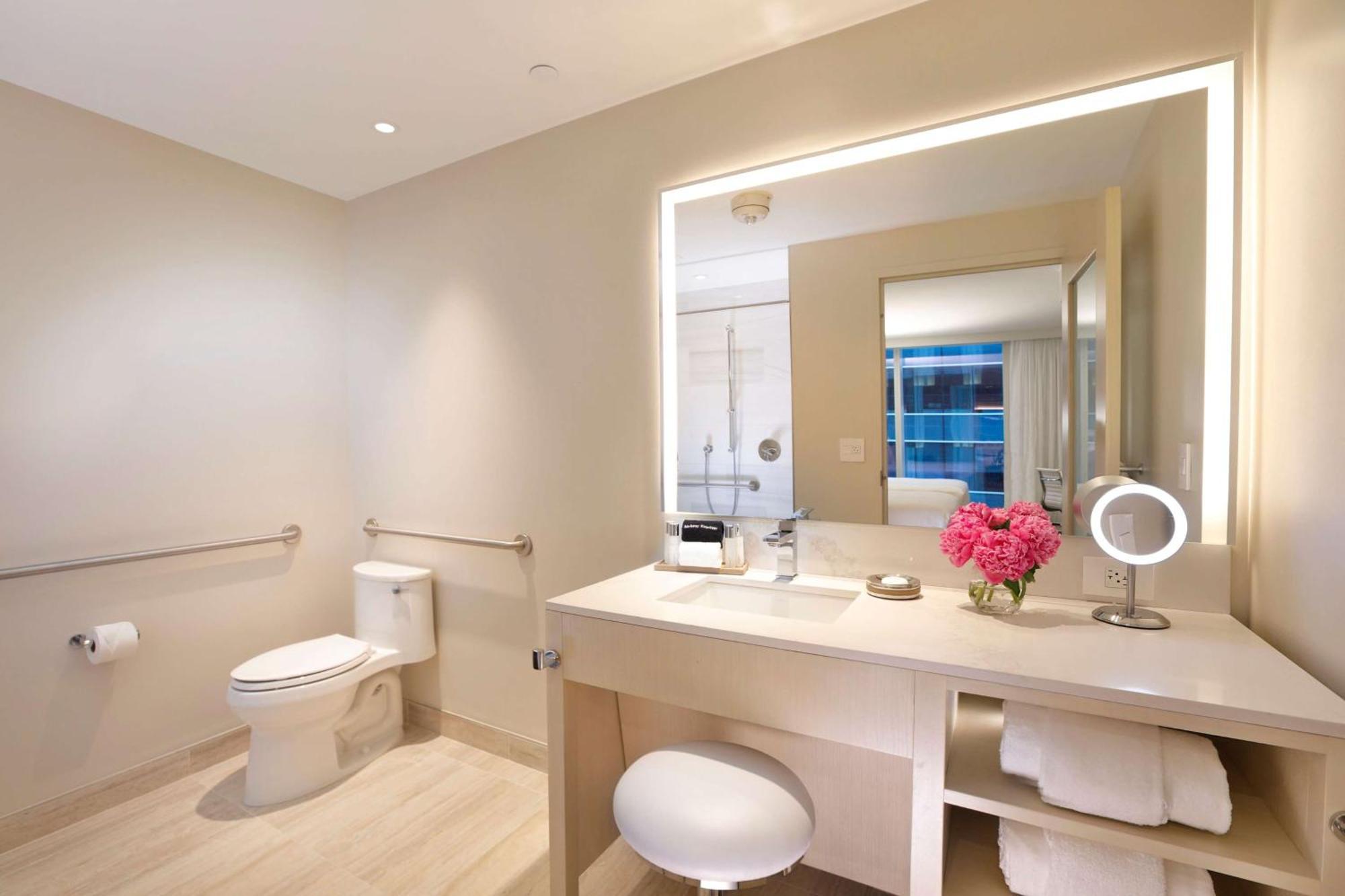 Hall Arts Dallas, Curio Collection By Hilton Dallas