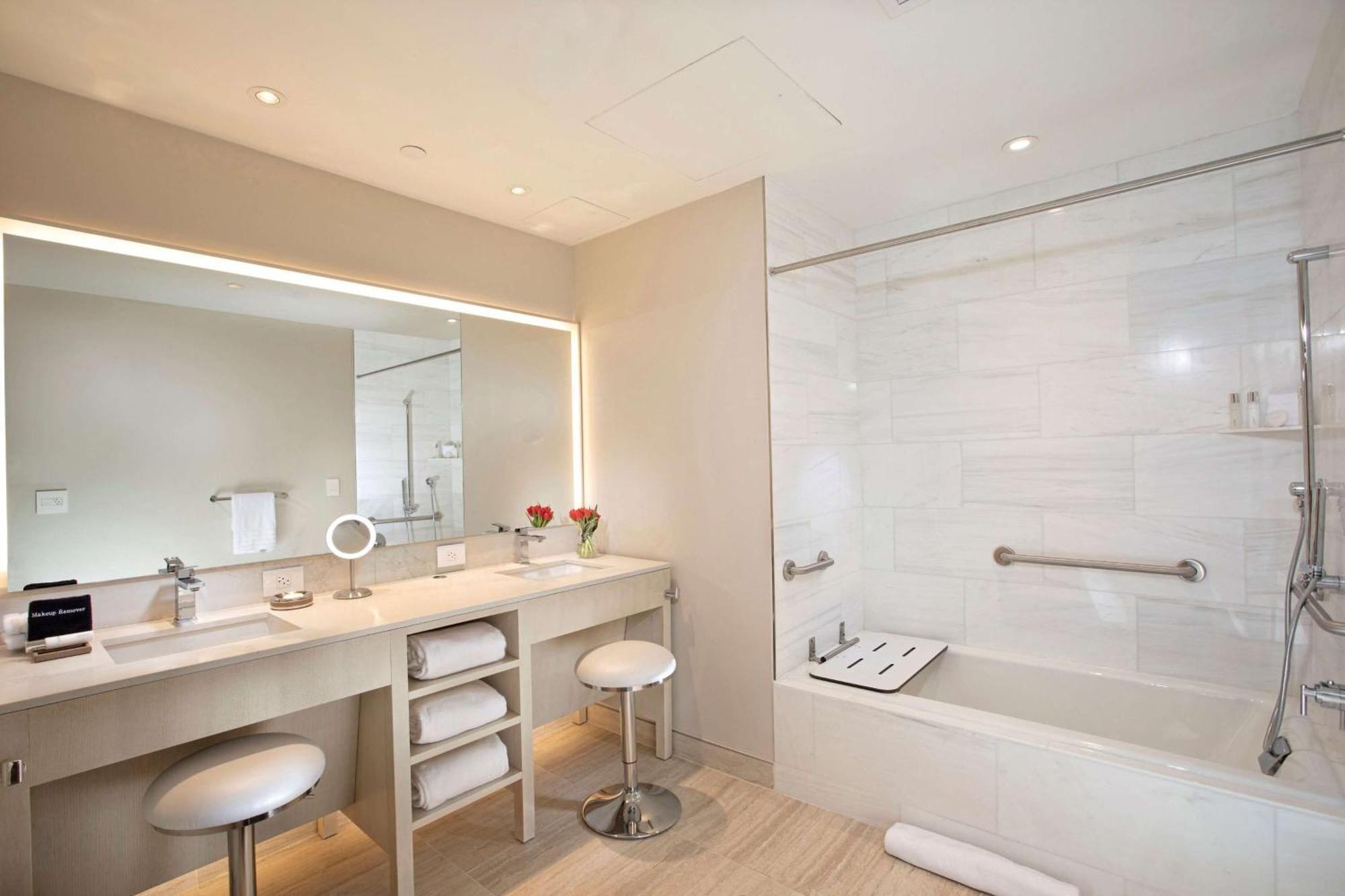 Hall Arts Dallas, Curio Collection By Hilton Hotel