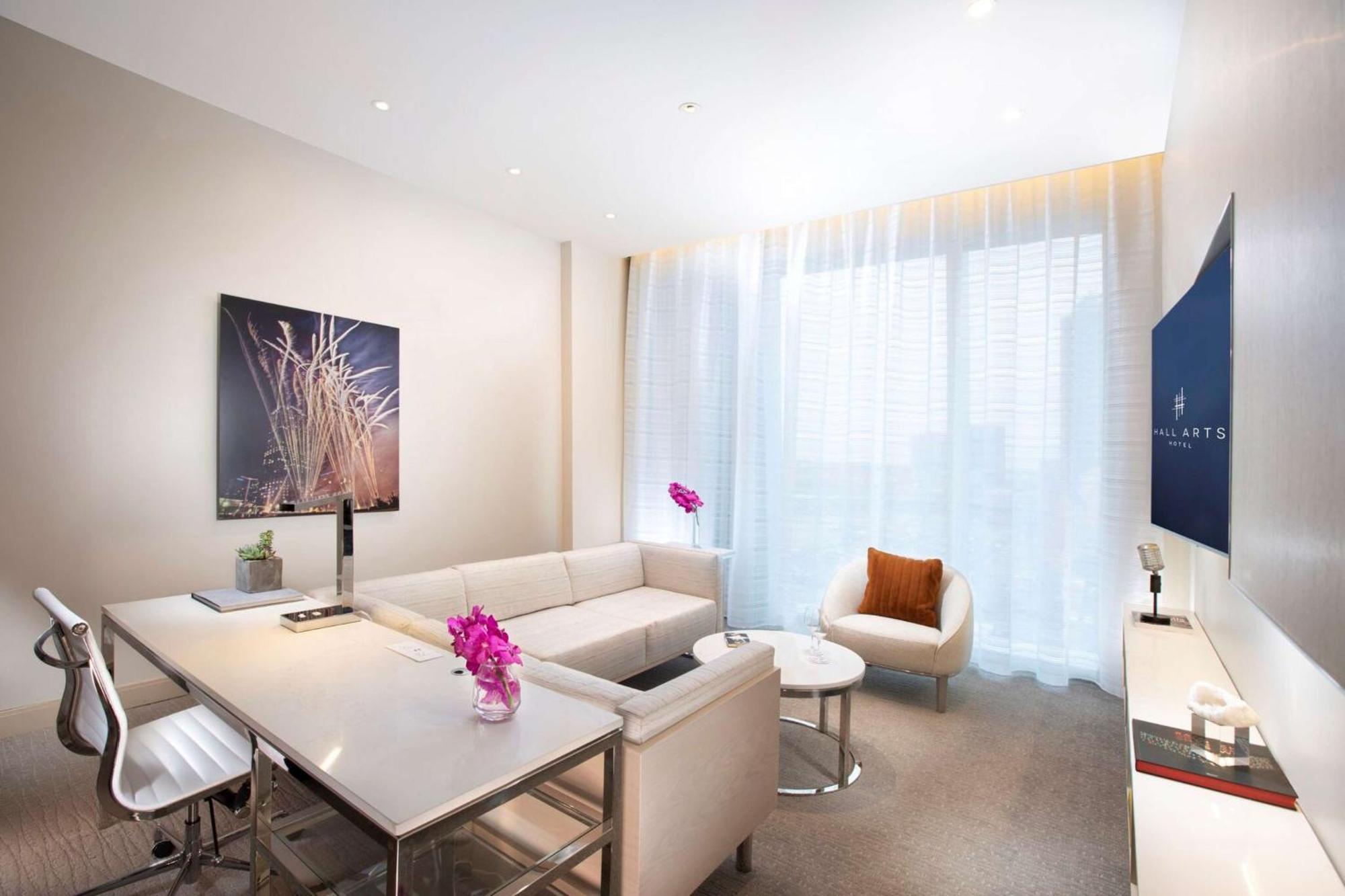 Hall Arts Dallas, Curio Collection By Hilton Hotel 5*