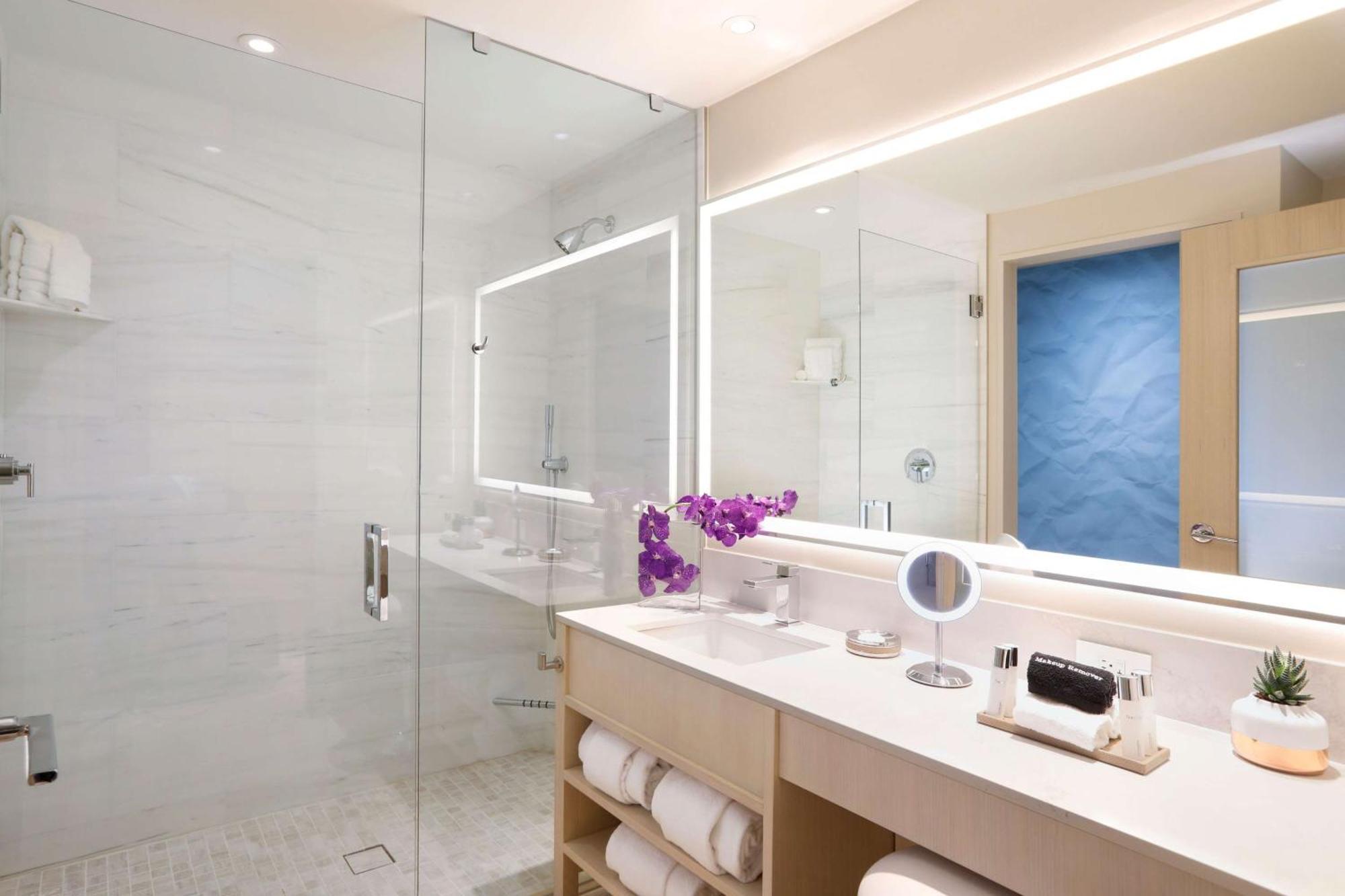Hall Arts Dallas, Curio Collection By Hilton Dallas