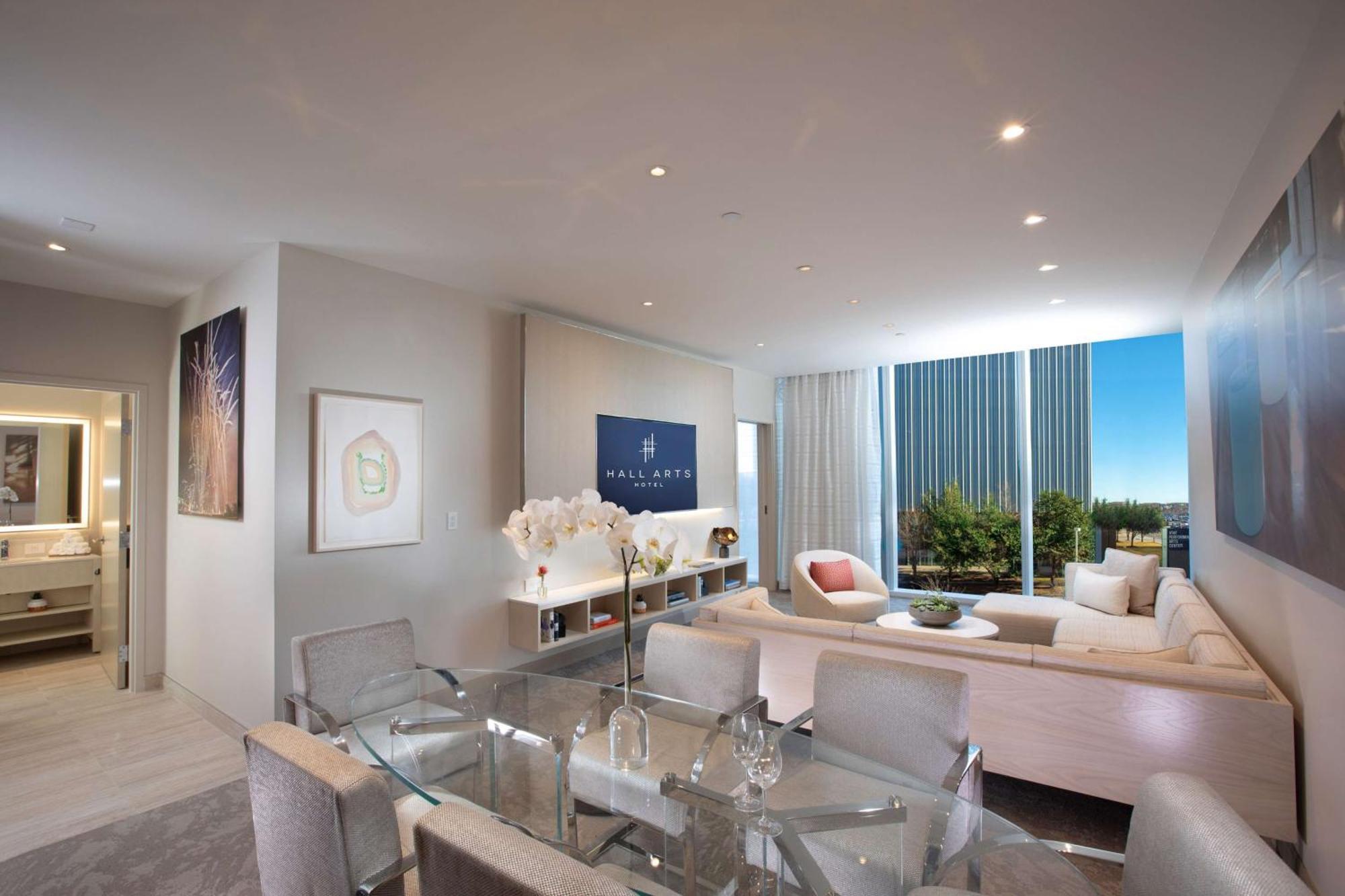 Hall Arts Dallas, Curio Collection By Hilton 5*