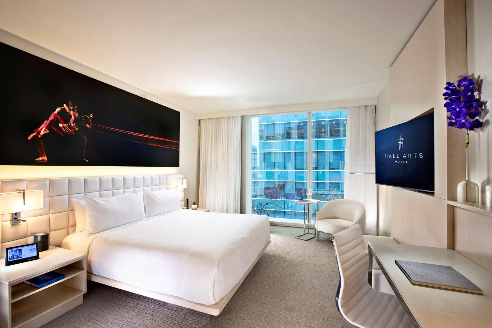 Hall Arts Dallas, Curio Collection By Hilton Hotel Dallas